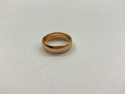 Lot 1046 - Yellow metal wedding ring, unmarked, size J½