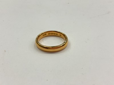 Lot 1048 - 22ct gold wedding band (Birmingham 1926), size O