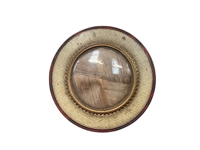 Lot 862 - 18th century horn circular snuff box with woven hair panel