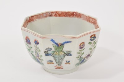 Lot 5 - A Worcester octagonal tea bowl, circa 1755, polychrome painted in the Chinese style with alternating panels of flowers and vases, 7cm wide