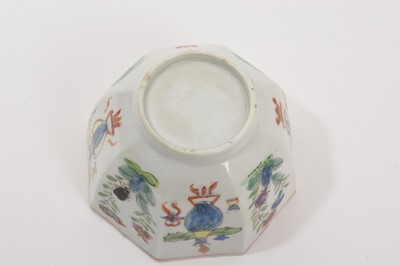 Lot 5 - A Worcester octagonal tea bowl, circa 1755, polychrome painted in the Chinese style with alternating panels of flowers and vases, 7cm wide