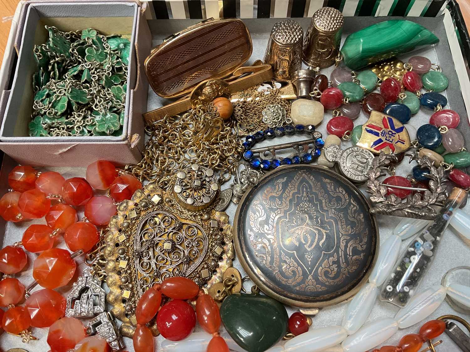 Lot 211 - Group of vintage costume jewellery and bijouterie