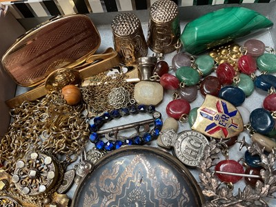 Lot 211 - Group of vintage costume jewellery and bijouterie