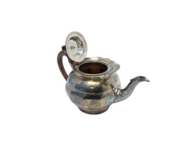 Lot 276 - Victorian silver teapot