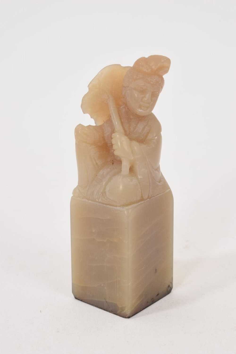 Lot 865 - Chinese carved jade seal
