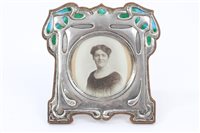 Lot 354 - Edwardian Silverer photograph frame in the...