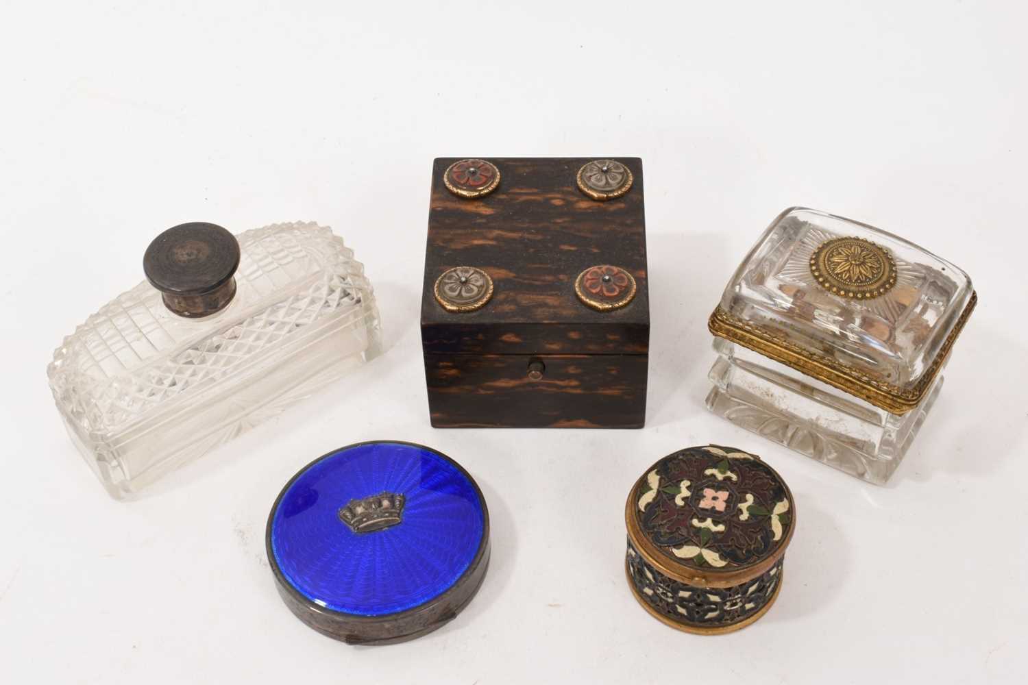 Lot 935 - Collection of small boxes