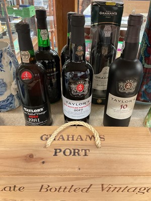 Lot 338 - Seven bottles of port including Graham's, Taylor's and Cockburn