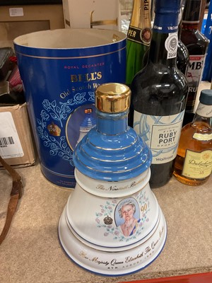 Lot 347 - Nine of alcohol to include Crown Royal Black whisky, Commemorative Bell's whisky, Möet champagne, Lamb's rum etc