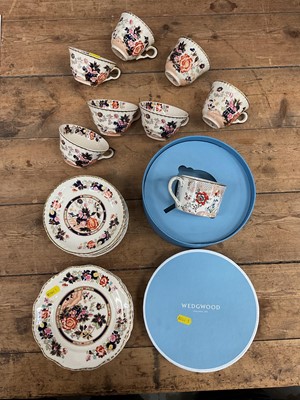 Lot 31 - Mason's Mandarin pattern six-person tea and coffee set, including four larger cups, two smaller cups, six saucers and six side plates, together wirh a boxed Wedgwood cup