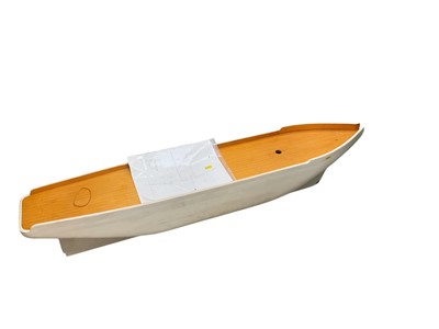 Lot 516 - Model pond yacht hull