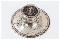 Lot 390 - Edwardian Silverer inkwell of capstan form,...