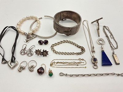 Lot 1016 - Group of silver and white metal jewellery