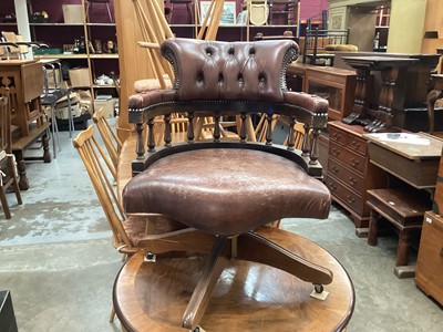 Lot 1253 - Buttoned leather swivel desk chair