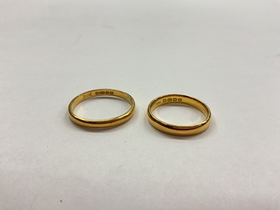 Lot 1039 - Two 22ct gold wedding rings