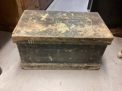 Lot 1283 - Three vintage trunks