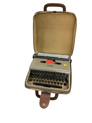 Lot 812 - Vintage Olivetti typewriter model Lettera 22