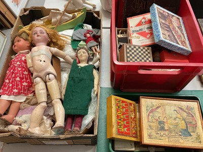 Lot 300 - Group of vintage games, puzzles, dolls and textiles