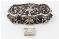 Lot 438 - Edwardian Silverer trinket box of shaped...