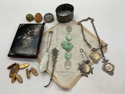 Lot 1118 - Silver fob chain, three silver fobs, silver napkin ring, Chinese jade/ green hard stone carvings, Victorian aide memoire, cufflinks and other items