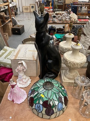 Lot 495 - Large vintage black plaster table lamp in the form of a Siamese cat, together with a Tiffany style light shade (2)