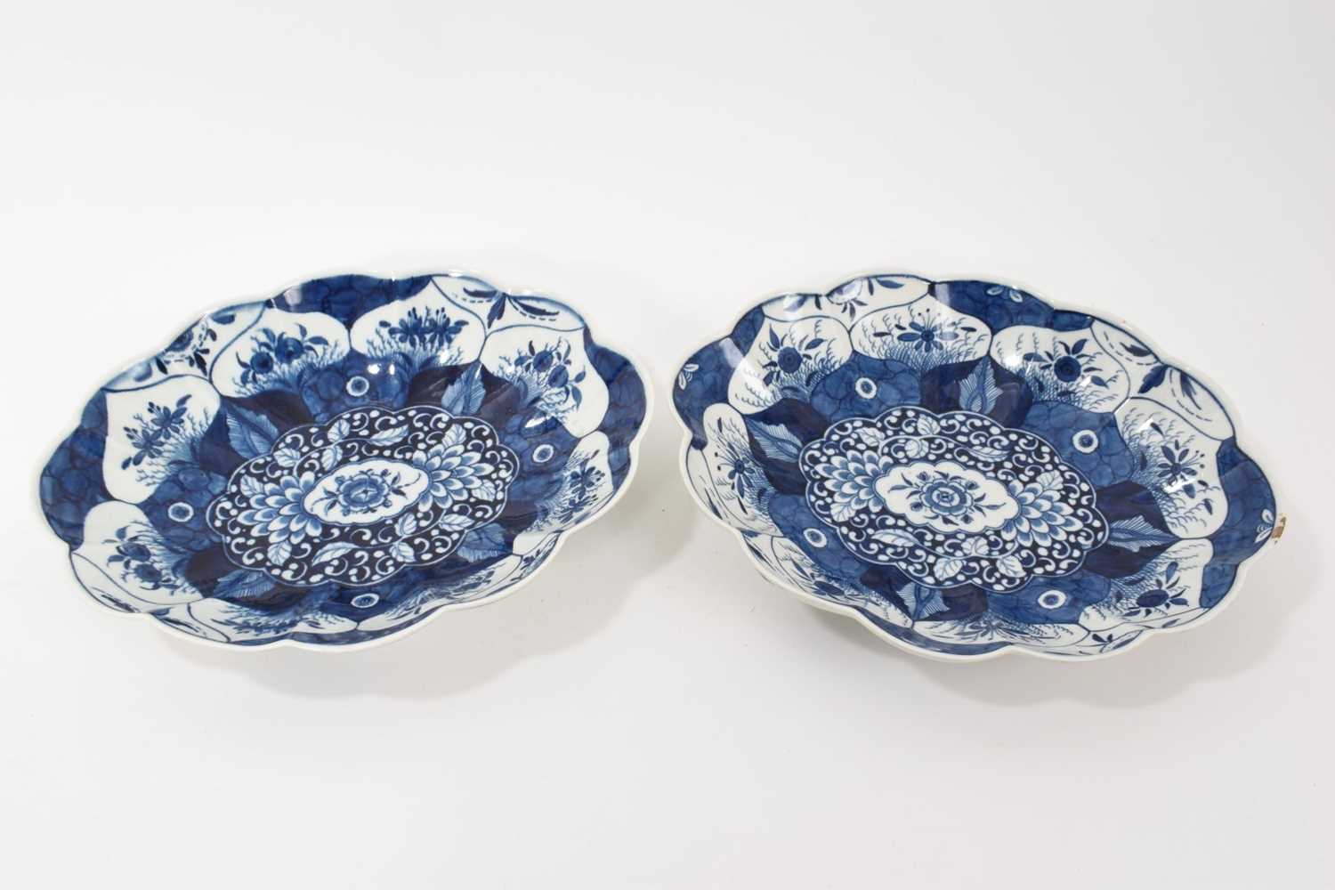 Lot 20 - Pair of Worcester lobed oval Kangxi Lotus pattern dishes, circa 1770