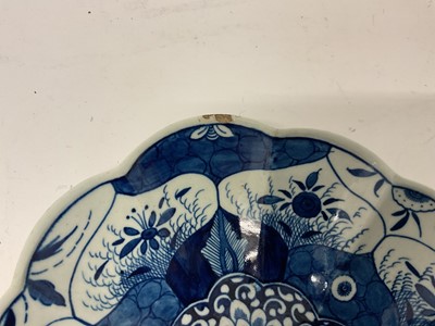 Lot 20 - Pair of Worcester lobed oval Kangxi Lotus pattern dishes, circa 1770