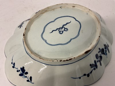Lot 20 - Pair of Worcester lobed oval Kangxi Lotus pattern dishes, circa 1770