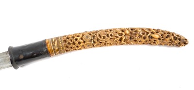Lot 104 - Good quality 18th century Burmese Dha sword