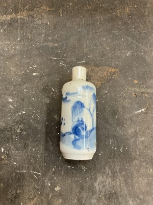 Lot 102 - 19th century Chinese blue and white porcelain snuff bottle, painted with a horse in a landscape