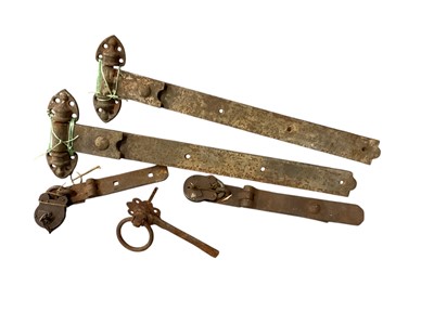 Lot 115 - Pair of large antique iron hinges, together with a pair of gate shackles with padlocks and key