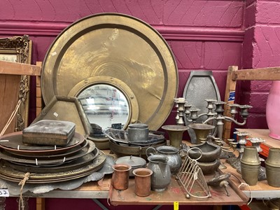 Lot 662 - Quantity of assorted metalwares to include eastern brass tray, pewter tray and other items (1 shelf).