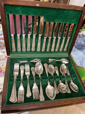 Lot 741 - Canteen of King's pattern silver plated cutlery