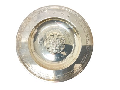 Lot 407 - Two contemporary silver golf trophy plates of London Foreign Exchange Golfing Society