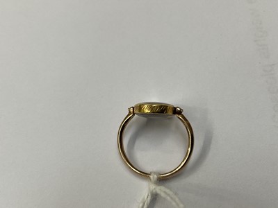 Lot 514 - George III gold and hairwork mourning ring, with double-sided revolving bezel inscribed to the edge "this was W M Ruthven's"