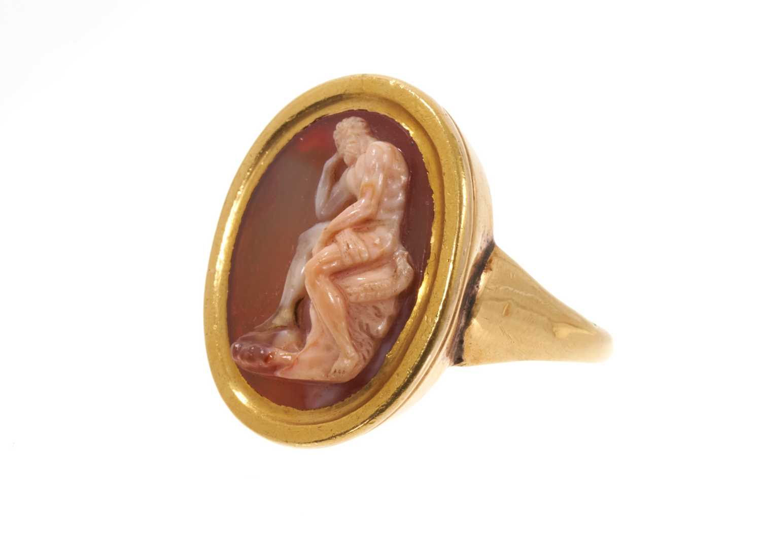 Lot 18th/19th century Italian carved hardstone cameo ring, the carved chalcedony cameo possibly of an earlier date, depicting a classical Roman figure with lion, possibly representing Hercules with...