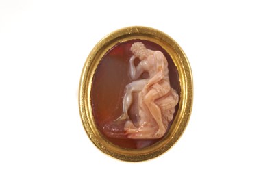 Lot 18th/19th century Italian carved hardstone cameo ring, the carved chalcedony cameo possibly of an earlier date, depicting a classical Roman figure with lion, possibly representing Hercules with...