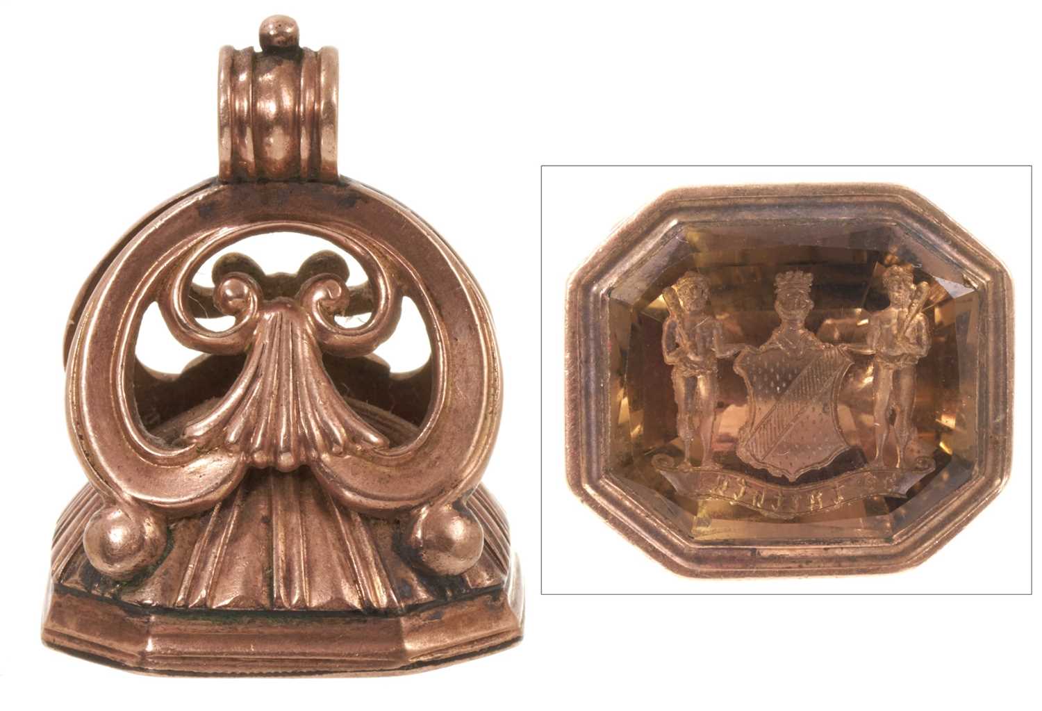 Lot Regency gold seal with a finely carved intaglio quartz armorial and motto 'Be Faithful', in a rose gold mount, 30mm.