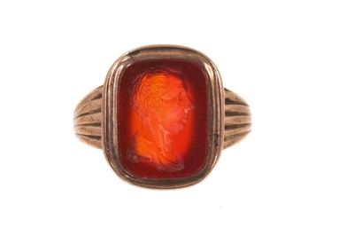 Lot George III gold signet ring with an intaglio carved carnelian seal depicting a portrait bust