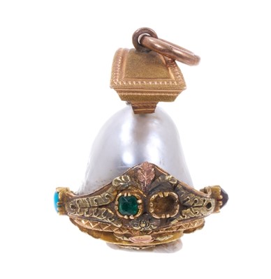 Lot A fine quality Regency gold mounted and gem-set pearl charm in the form of a Roman officer's helmet, the blister pearl with three-colour gold mount, set with multi-gems, ar...