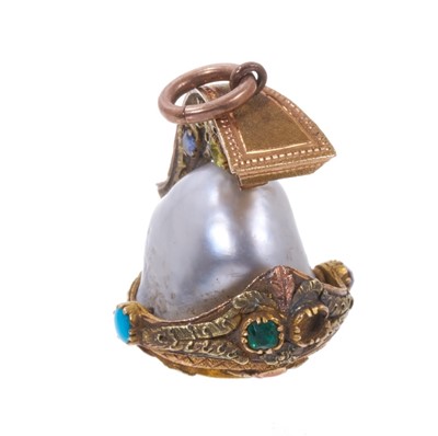 Lot A fine quality Regency gold mounted and gem-set pearl charm in the form of a Roman officer's helmet, the blister pearl with three-colour gold mount, set with multi-gems, ar...