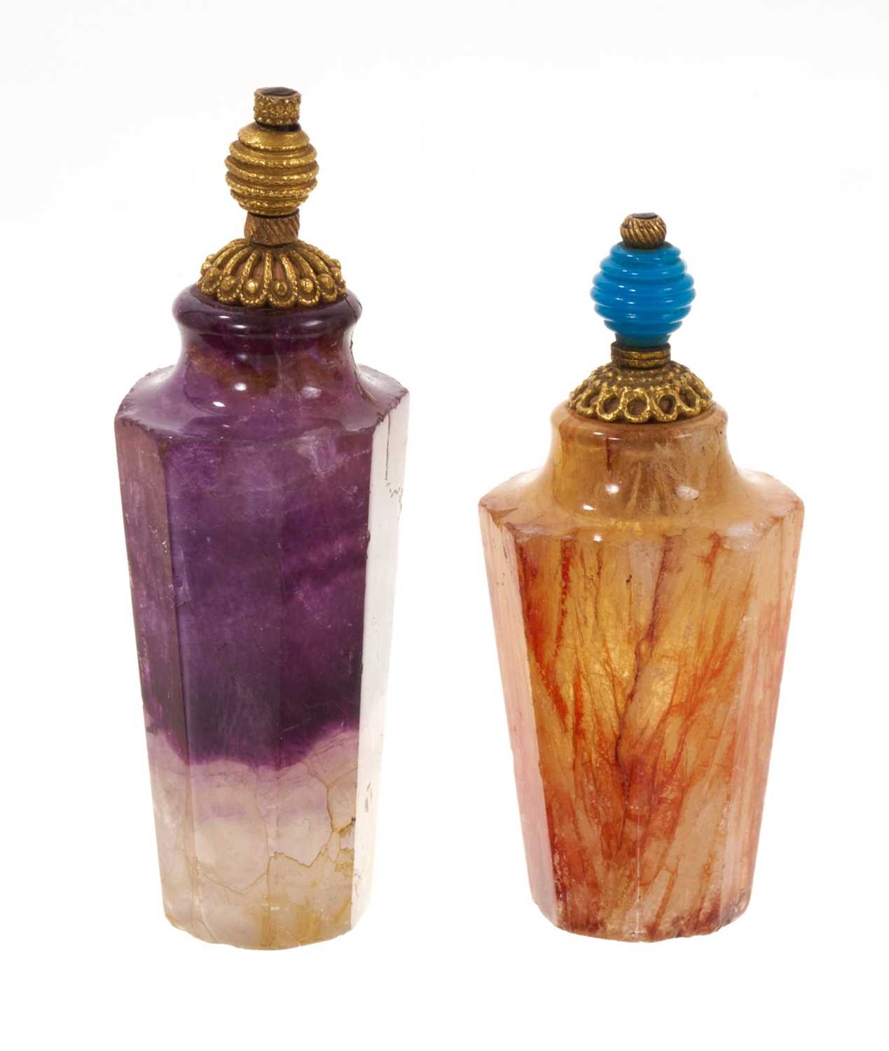 Lot Unusual Georgian Blue John scent bottle with gilt metal stopper, 50mm, together with a similar scent bottle, 40mm (2)