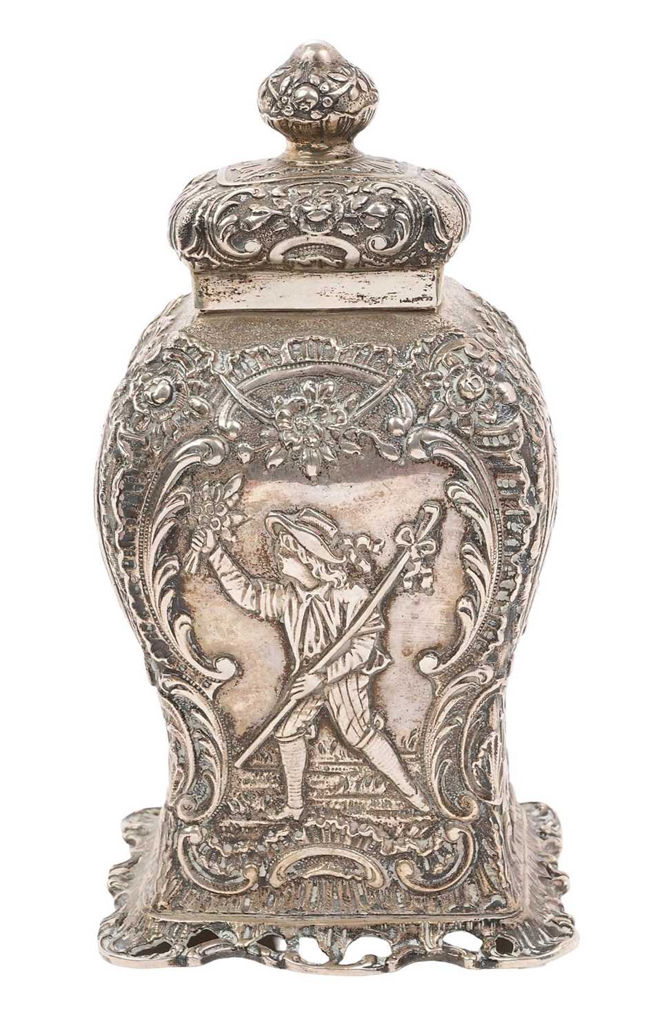 Lot 286 - Late 19th/early 20th century Hanau silver tea caddy and cover