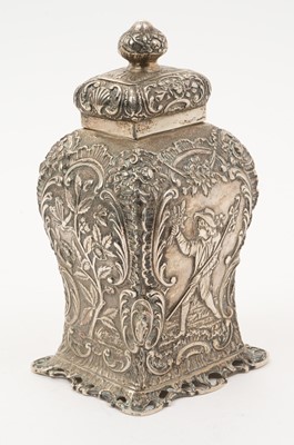 Lot 286 - Late 19th/early 20th century Hanau silver tea caddy and cover