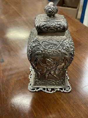 Lot 286 - Late 19th/early 20th century Hanau silver tea caddy and cover