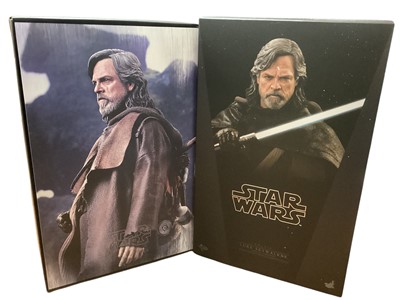 Lot 217 - Star Wars Hot Toys 1/6th Scale action figure 'The Last Of The Jedi' Luke Skywalker (deluxe version), MMS458 and BB-9E MMS441.