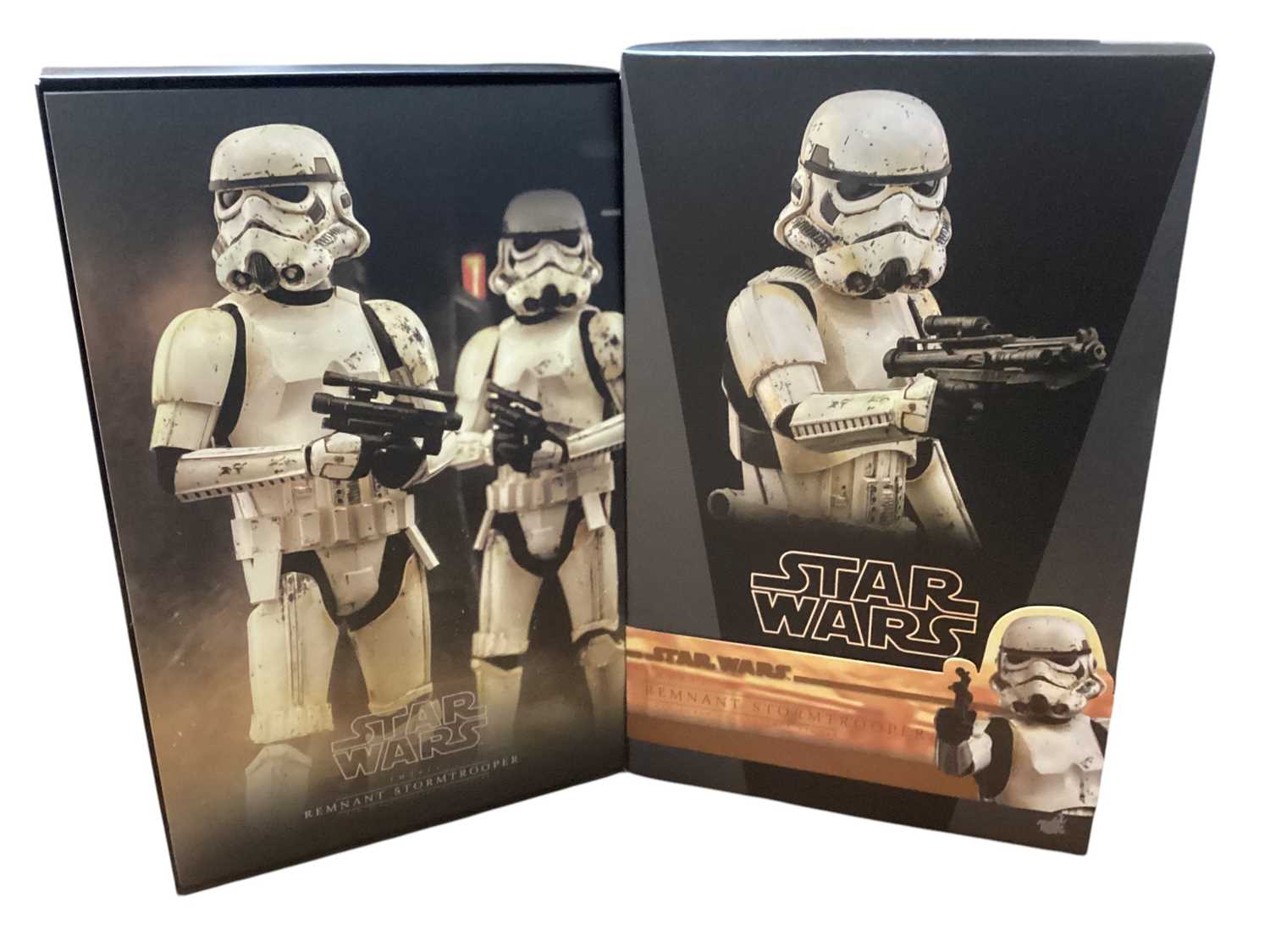 Lot 221 - Star Wars Hot Toys 1/6th Scale action figure