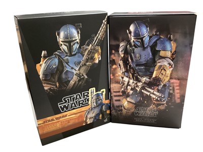 Lot 233 - Star Wars Hot Toys 1/6th Scale action figure 'The Mandalorian' Heavy Infantry Mandalorian, boxed, TMS010.