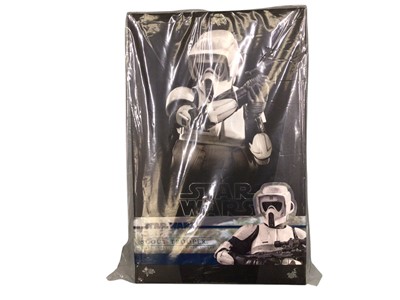Lot 253 - Star Wars Hot Toys 1/6th Scale action figure 'Episode III” Commander Cody, boxed MMS524 & Scout Trooper MMS611 (2)