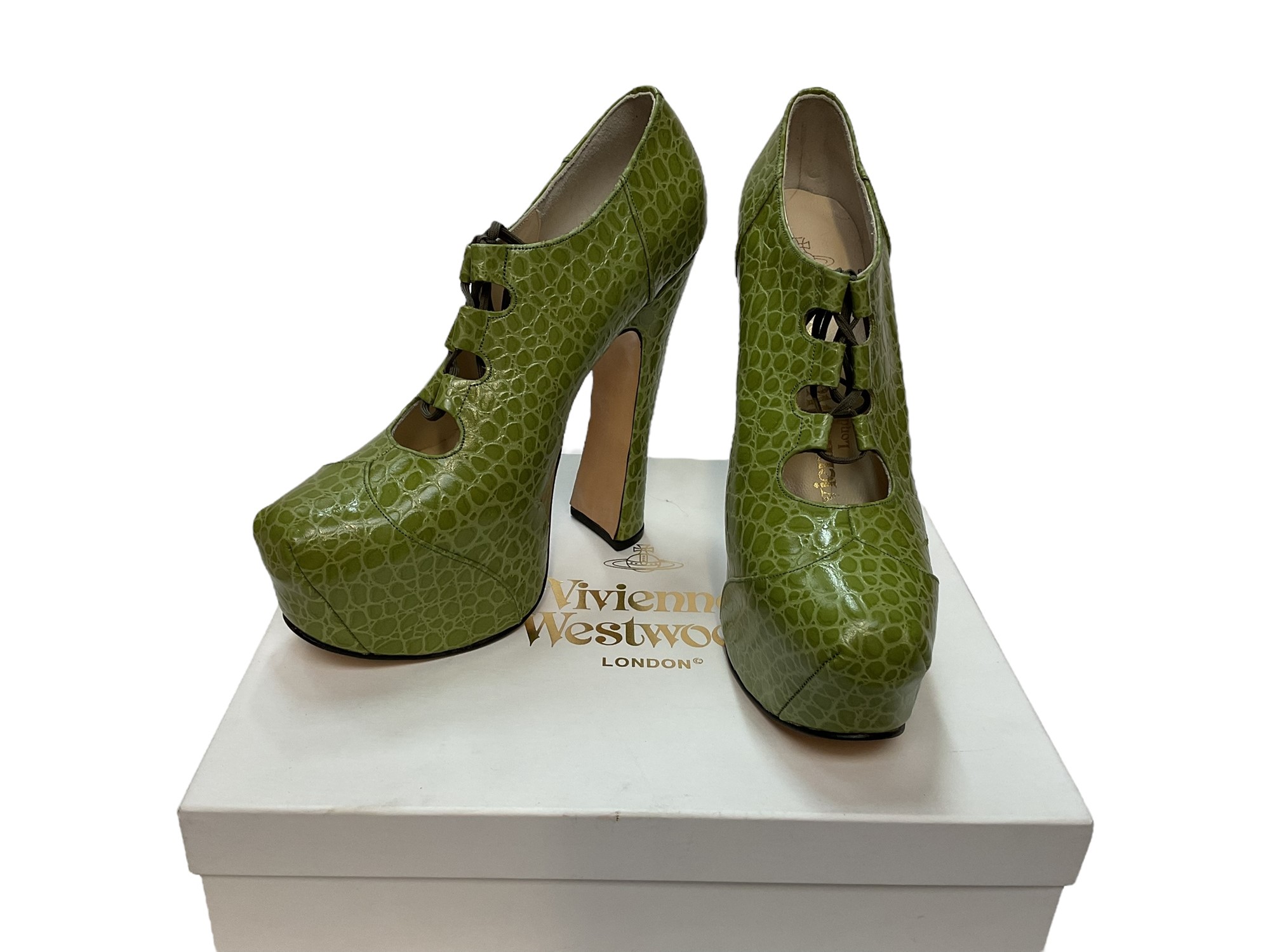 Leather belt Vivienne Westwood Green size 37 Inches in